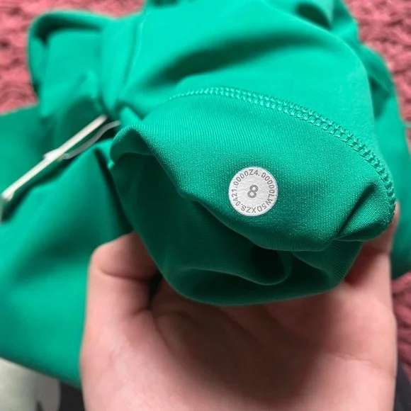 NWT lululemon cropped leggings - Picture 4 of 4